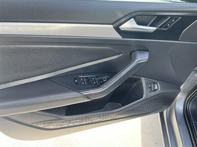 2021 Volkswagen Jetta R-Line   - Photo 10 - Phoenix, AZ 85009