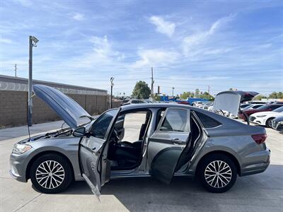 2021 Volkswagen Jetta R-Line   - Photo 6 - Phoenix, AZ 85009