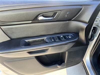 2015 Chevrolet Traverse LT   - Photo 10 - Phoenix, AZ 85009
