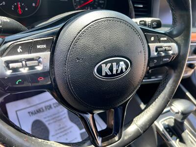 2017 Kia Cadenza Premium   - Photo 8 - Phoenix, AZ 85009