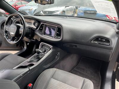 2018 Dodge Challenger SXT   - Photo 8 - Phoenix, AZ 85009