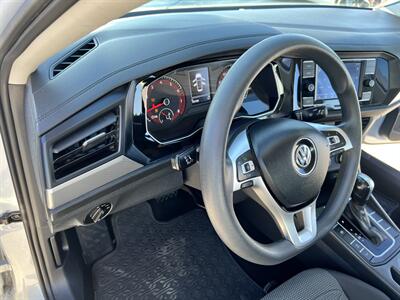 2019 Volkswagen Jetta R-Line   - Photo 8 - Phoenix, AZ 85009