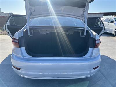 2019 Volkswagen Jetta R-Line   - Photo 12 - Phoenix, AZ 85009