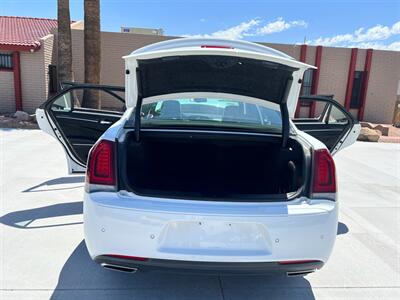 2021 Chrysler 300 S V8   - Photo 16 - Phoenix, AZ 85009