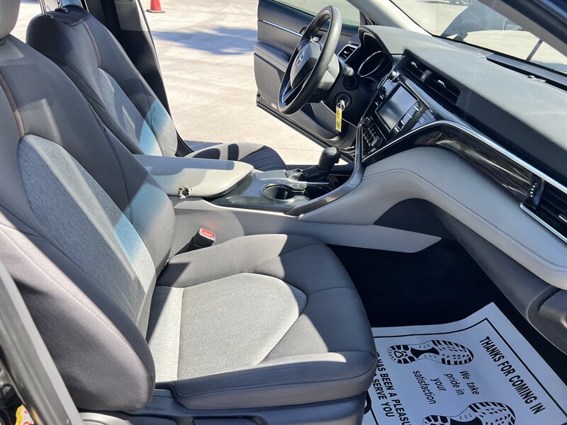 2018 Toyota Camry LE - Photo 15