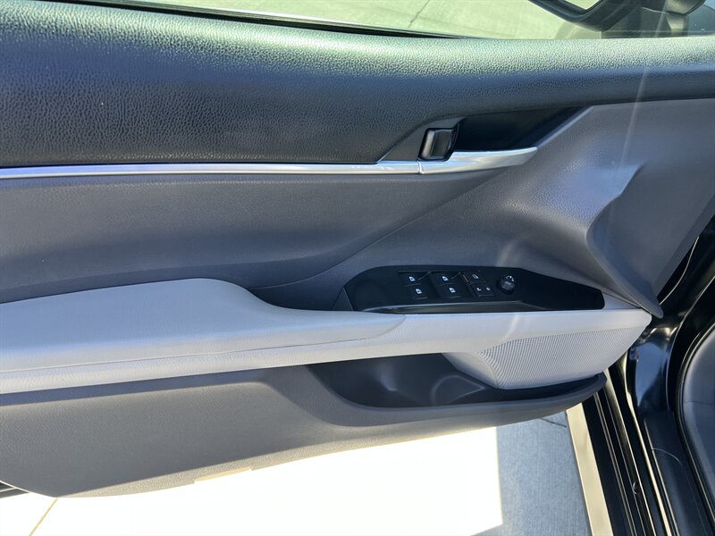 2018 Toyota Camry LE - Photo 11