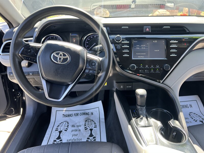 2018 Toyota Camry LE - Photo 10