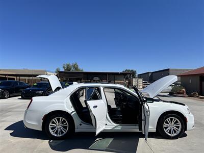 2017 Chrysler 300 C - Photo 5 - Phoenix, AZ 85009