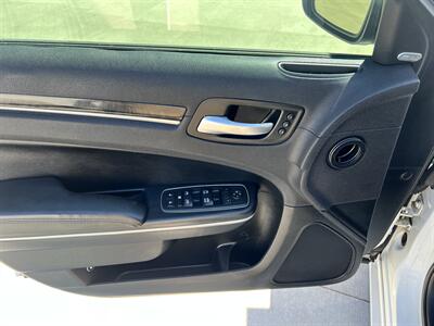 2017 Chrysler 300 C - Photo 11 - Phoenix, AZ 85009