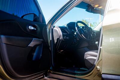 2021 Jeep Cherokee Latitude Plus   - Photo 18 - Albuquerque, NM 87114