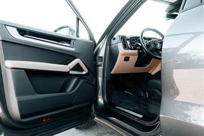 2024 Porsche Cayenne   - Photo 69 - Albuquerque, NM 87114