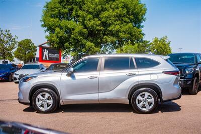 2024 Toyota Highlander LE   - Photo 4 - Albuquerque, NM 87114