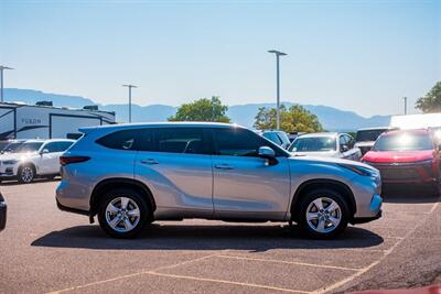 2024 Toyota Highlander LE   - Photo 8 - Albuquerque, NM 87114