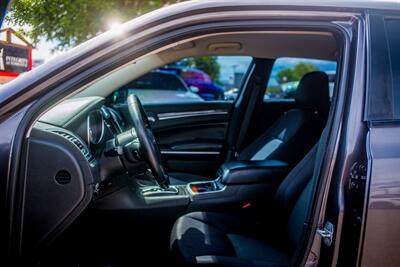 2019 Chrysler 300 Touring   - Photo 12 - Albuquerque, NM 87114
