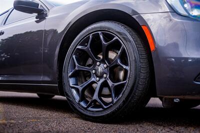 2019 Chrysler 300 Touring   - Photo 39 - Albuquerque, NM 87114