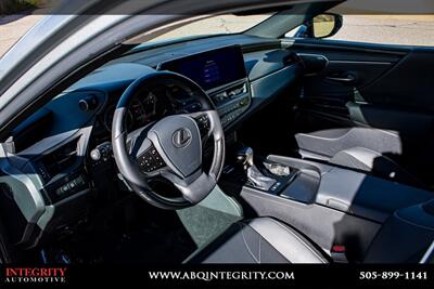 2024 Lexus 300h Luxury   - Photo 11 - Albuquerque, NM 87114