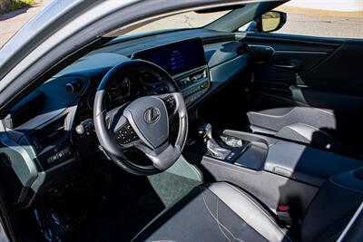 2024 Lexus 300h Luxury   - Photo 38 - Albuquerque, NM 87114