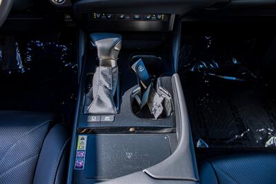 2024 Lexus 300h Luxury   - Photo 46 - Albuquerque, NM 87114