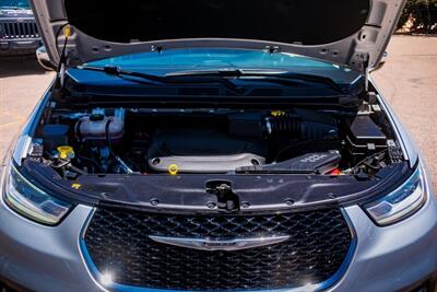 2023 Chrysler Pacifica Limited   - Photo 10 - Albuquerque, NM 87114