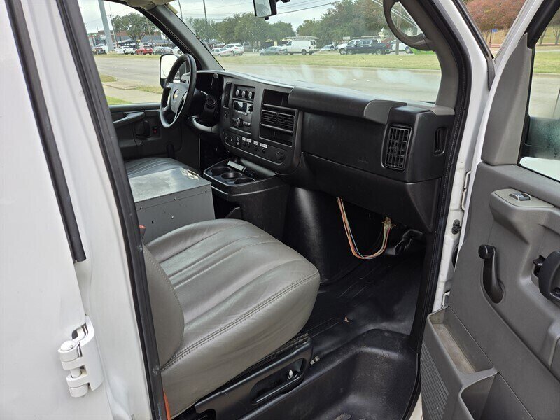 2013 Chevrolet Express 2500 - Photo 15 - Garland, TX 75042