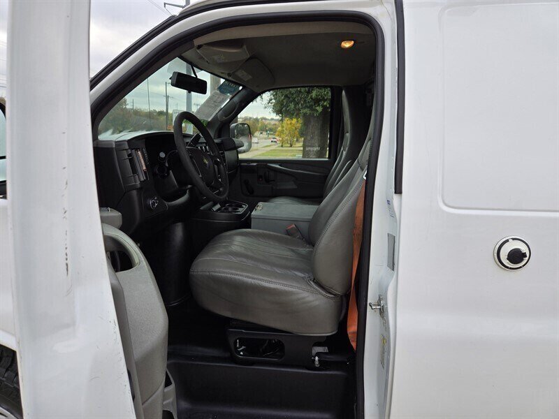 2013 Chevrolet Express 2500 - Photo 16 - Garland, TX 75042