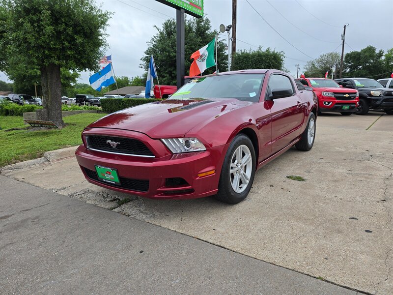 2014 Ford Mustang V6 Premium - Photo 2 - Garland, TX 75042