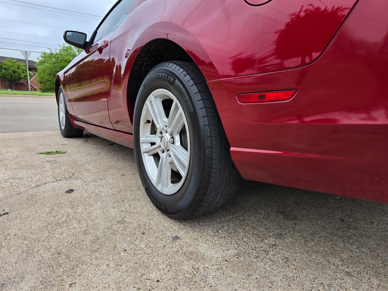 2014 Ford Mustang V6 Premium - Photo 5 - Garland, TX 75042