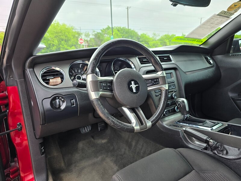 2014 Ford Mustang V6 Premium - Photo 14 - Garland, TX 75042