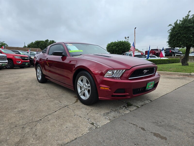 2014 Ford Mustang V6 Premium - Photo 10 - Garland, TX 75042