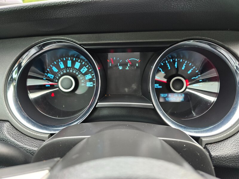 2014 Ford Mustang V6 Premium - Photo 16 - Garland, TX 75042