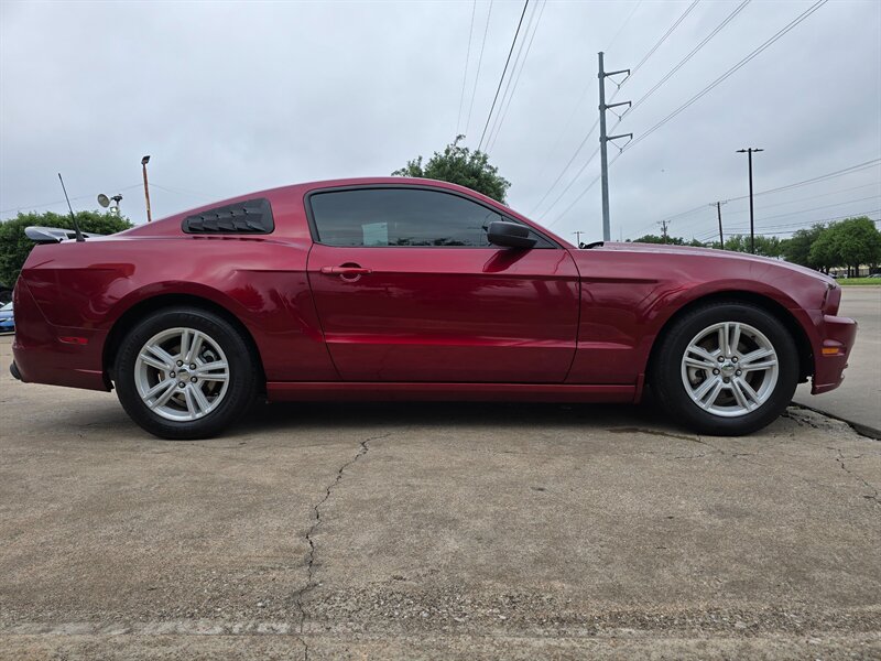 2014 Ford Mustang V6 Premium - Photo 9 - Garland, TX 75042