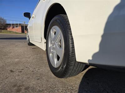 2010 Toyota Prius III   - Photo 6 - Garland, TX 75042