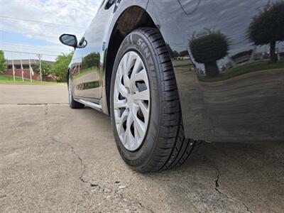 2022 Toyota Corolla LE   - Photo 18 - Garland, TX 75042