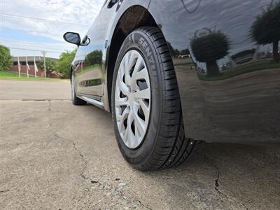 2022 Toyota Corolla LE   - Photo 17 - Garland, TX 75042
