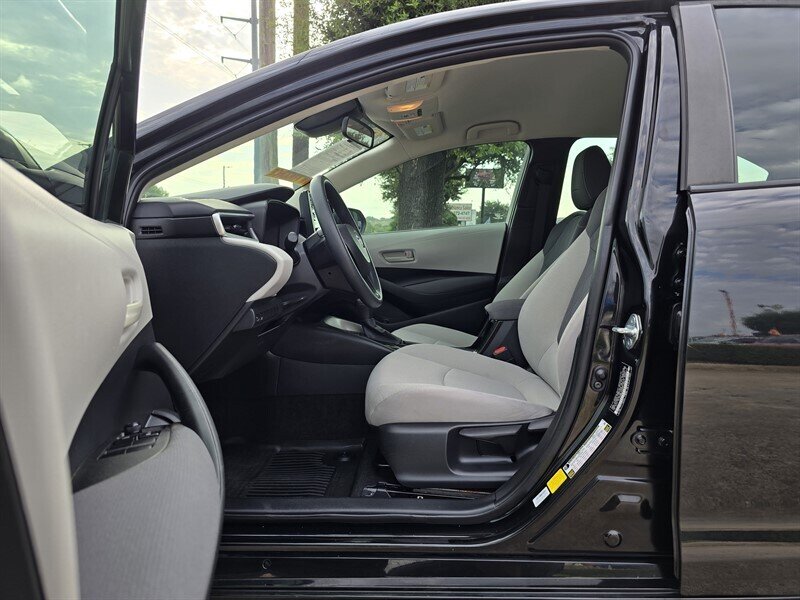 2022 Toyota Corolla LE - Photo 14 - Garland, TX 75042