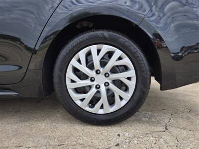 2022 Toyota Corolla LE   - Photo 15 - Garland, TX 75042