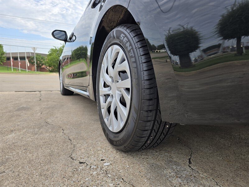 2022 Toyota Corolla LE - Photo 5 - Garland, TX 75042