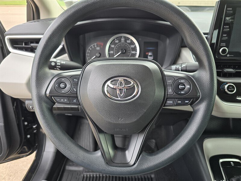 2022 Toyota Corolla LE - Photo 17 - Garland, TX 75042