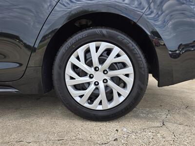 2022 Toyota Corolla LE   - Photo 16 - Garland, TX 75042