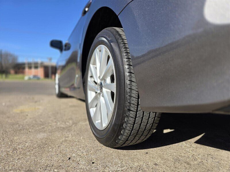 2024 Toyota Camry LE - Photo 5 - Garland, TX 75042