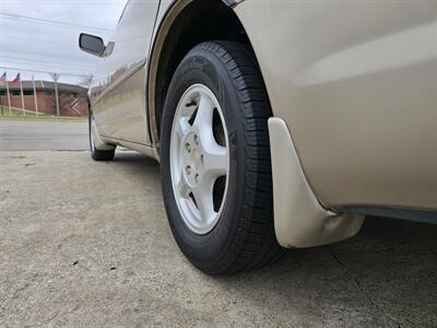 2001 Toyota Avalon XL   - Photo 5 - Garland, TX 75042