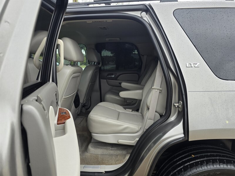 2009 Chevrolet Tahoe LTZ   - Photo 20 - Garland, TX 75042