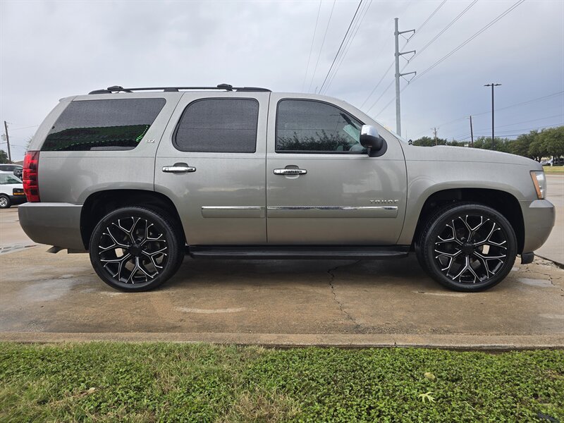2009 Chevrolet Tahoe LTZ   - Photo 12 - Garland, TX 75042