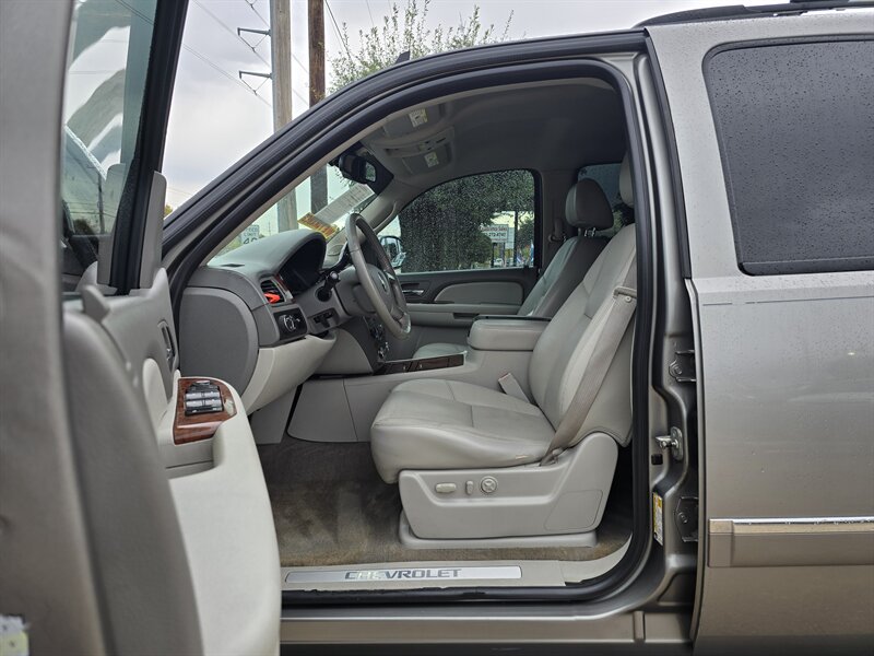 2009 Chevrolet Tahoe LTZ   - Photo 19 - Garland, TX 75042