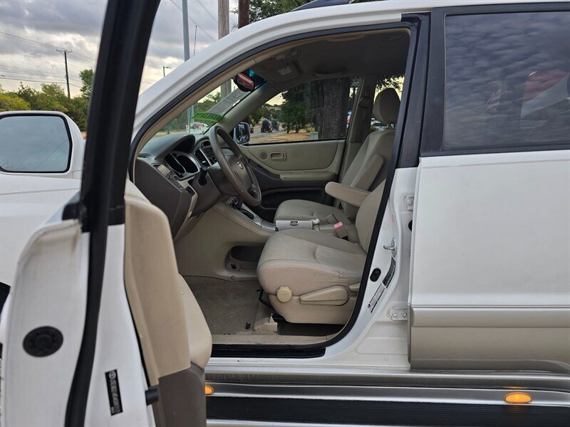 2004 Toyota Highlander - Photo 15 - Garland, TX 75042