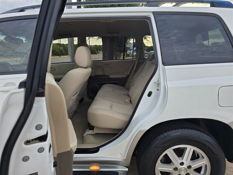 2004 Toyota Highlander - Photo 16 - Garland, TX 75042