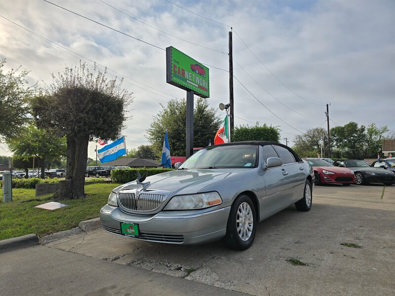2006 Lincoln Town Car Signature   - Photo 1 - Garland, TX 75042