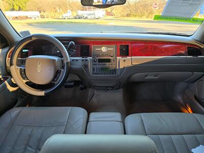 2006 Lincoln Town Car Signature   - Photo 18 - Garland, TX 75042