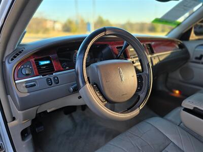 2006 Lincoln Town Car Signature   - Photo 14 - Garland, TX 75042