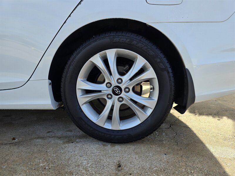 2011 Hyundai Sonata Limited   - Photo 4 - Garland, TX 75042